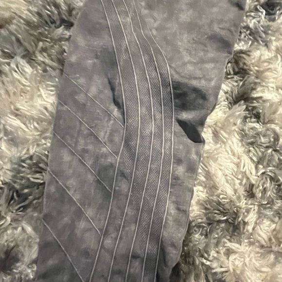 Lot of 3 Sz Large workout exercise yoga leggings. 2 full length one calf length. - Picture 7 of 8